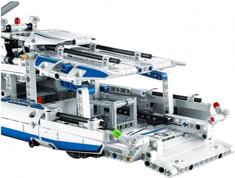 Конструктор LEGO Technic Грузовой самолет 42025